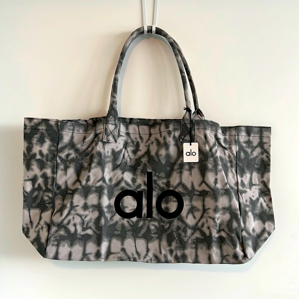 alo yoga gray tie-dye tote NWT